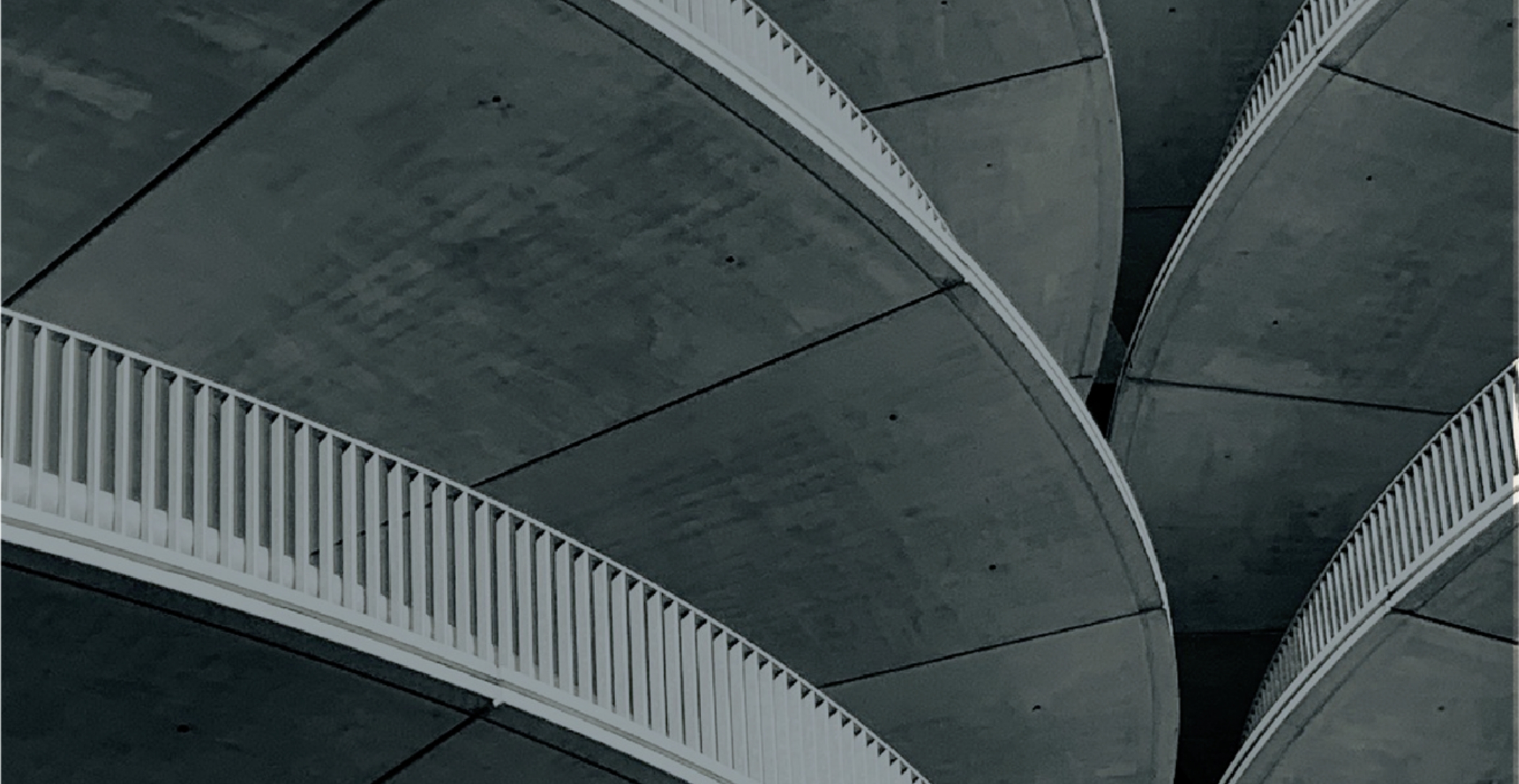 灰色の建物の天井の写真